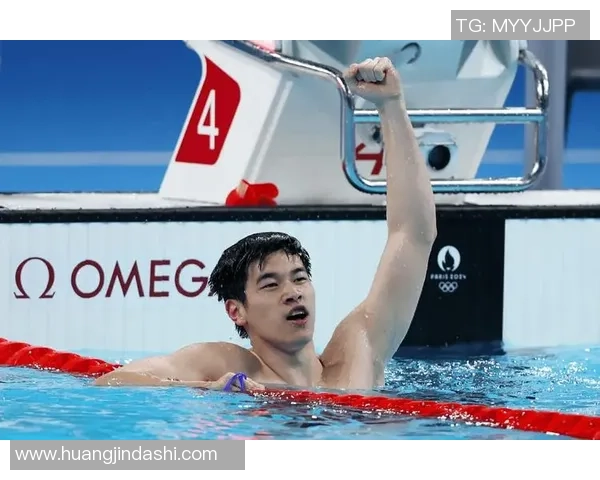 腹肌足球球星：力量与技巧并存的运动魅力展现